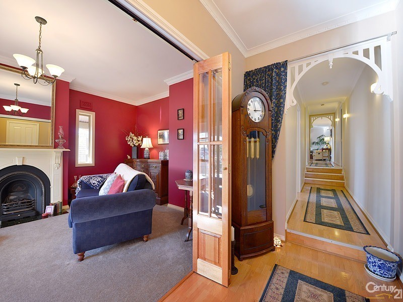 2 John Fisher Drive, Berwick VIC 3806