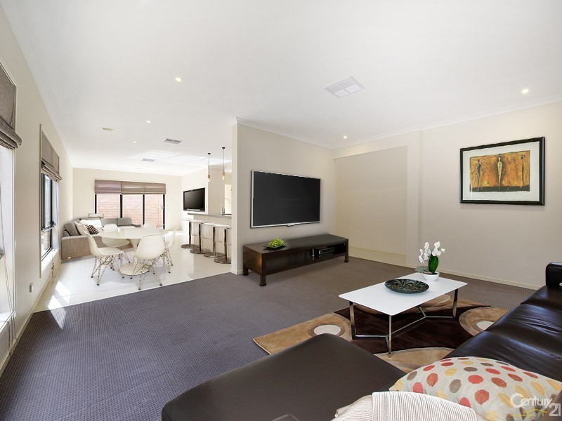 28 Sabel Drive, Cranbourne North VIC 3977