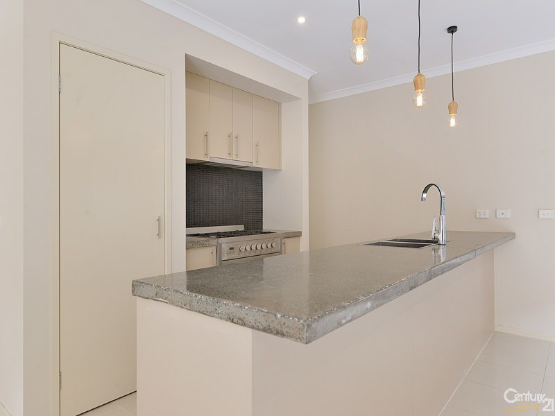 28 Sabel Drive, Cranbourne North VIC 3977