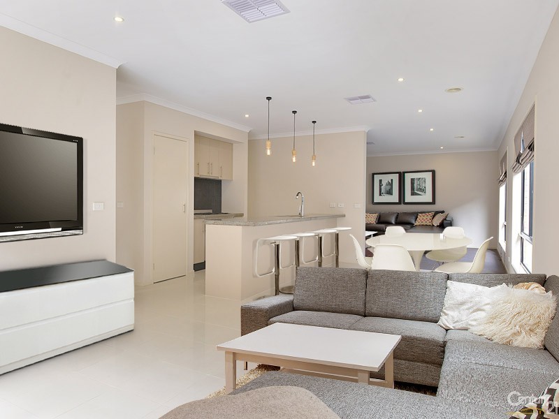 28 Sabel Drive, Cranbourne North VIC 3977