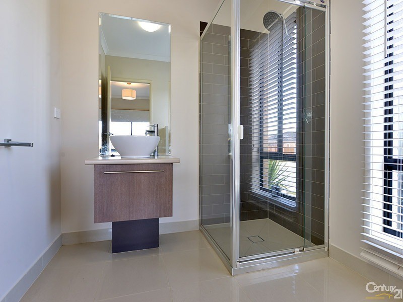 28 Sabel Drive, Cranbourne North VIC 3977