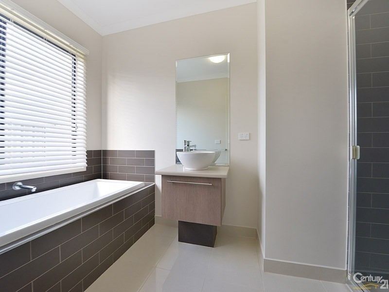 28 Sabel Drive, Cranbourne North VIC 3977