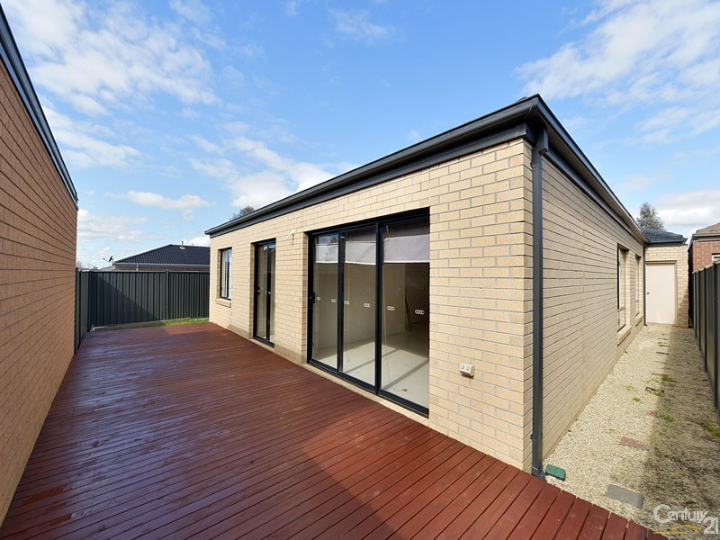 28 Sabel Drive, Cranbourne North VIC 3977