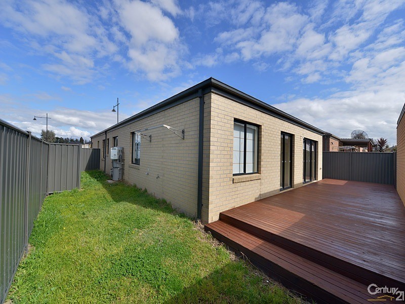 28 Sabel Drive, Cranbourne North VIC 3977