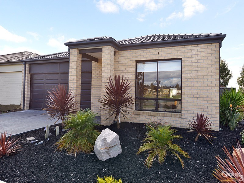 28 Sabel Drive, Cranbourne North VIC 3977