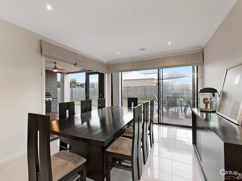 55 Evesham Street, Cranbourne North VIC 3977