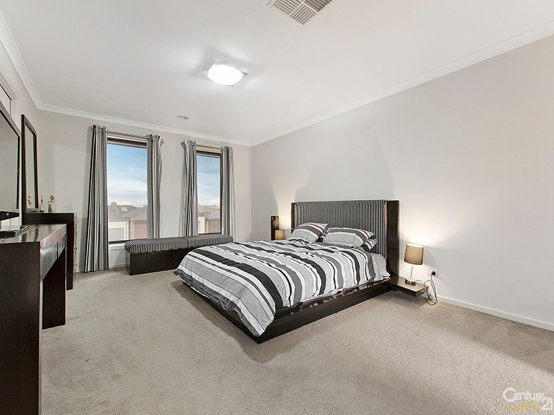 55 Evesham Street, Cranbourne North VIC 3977