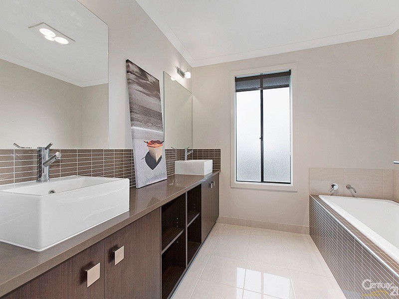 55 Evesham Street, Cranbourne North VIC 3977