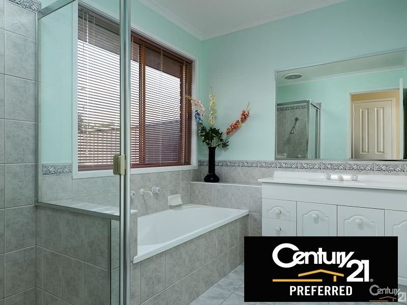 1 Sharpe Court, Berwick VIC 3806