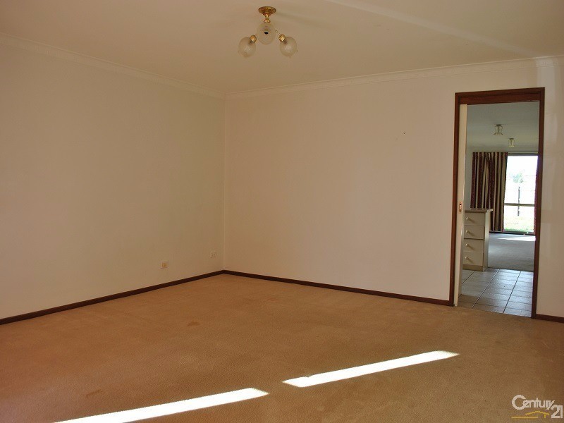 9 Neilian Retreat, Berwick VIC 3806