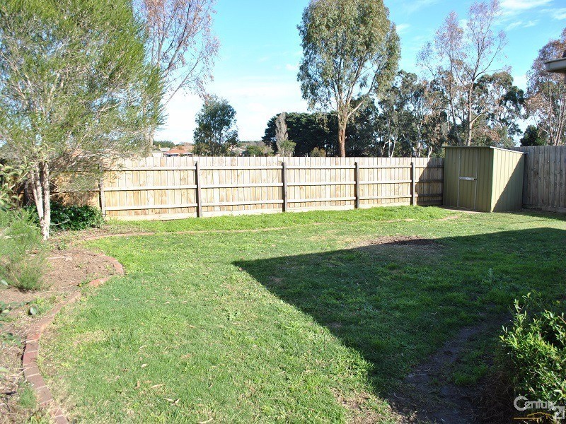 9 Neilian Retreat, Berwick VIC 3806