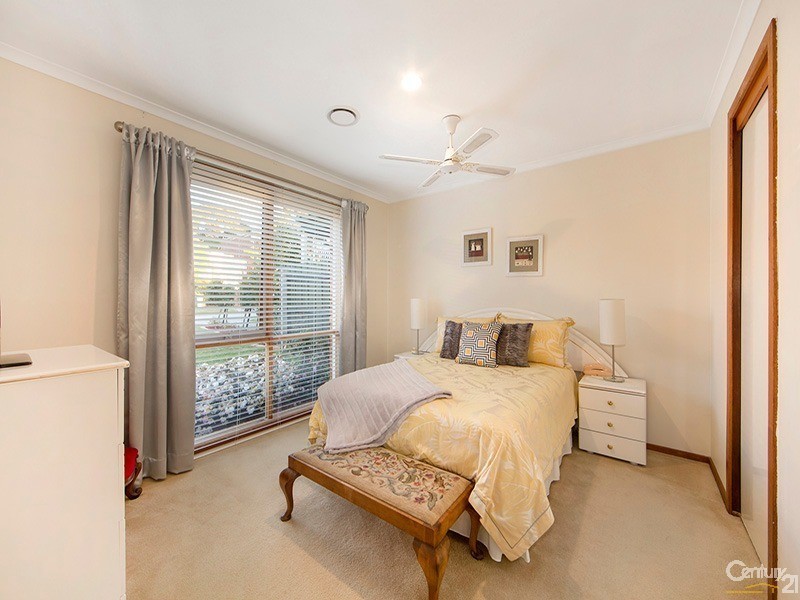 16 Adelaide Close, Berwick VIC 3806