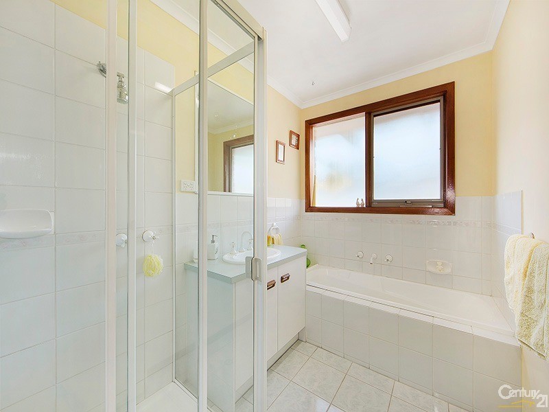 16 Adelaide Close, Berwick VIC 3806