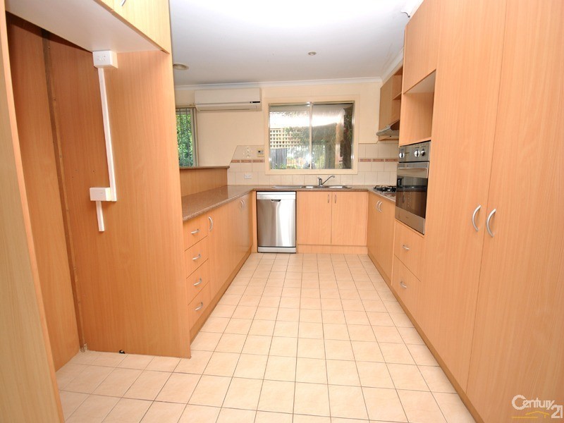 8 Sharpe Court, Berwick VIC 3806