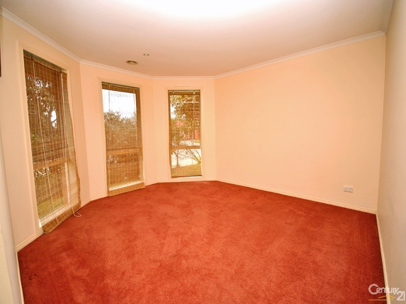 8 Sharpe Court, Berwick VIC 3806