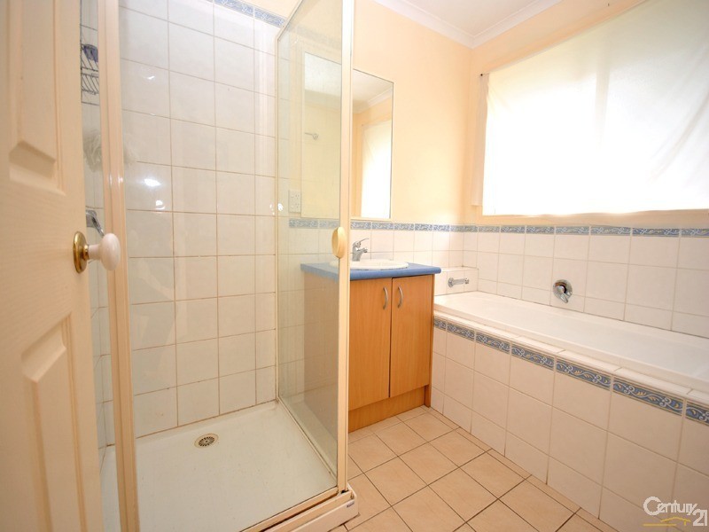 8 Sharpe Court, Berwick VIC 3806