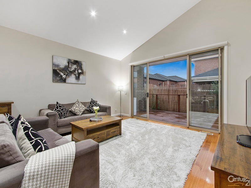 31 Clarendon Street, Pakenham VIC 3810