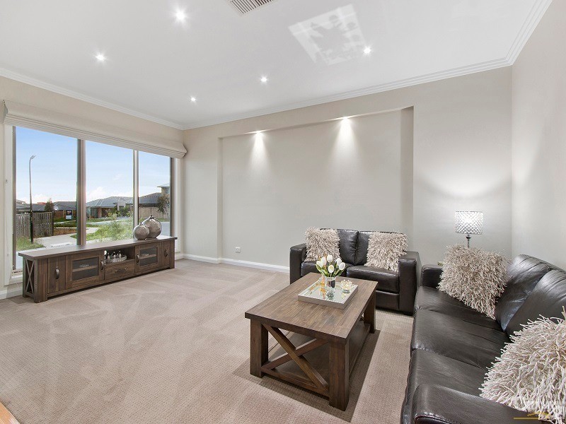 31 Clarendon Street, Pakenham VIC 3810