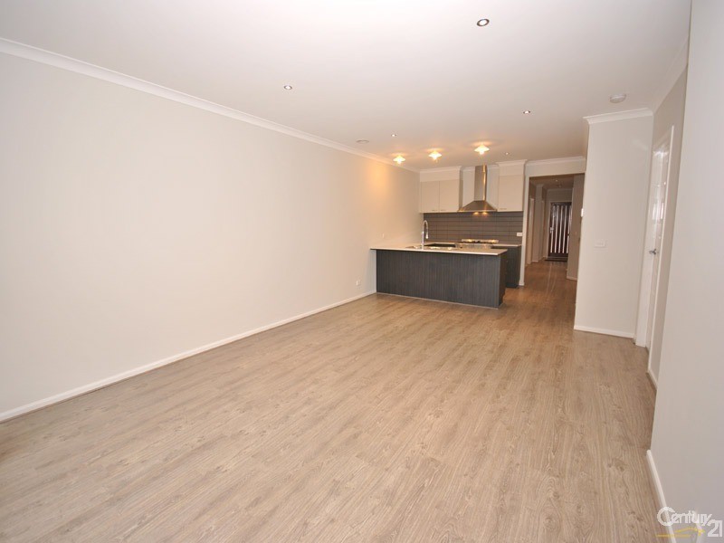 9 Brightstone Drive, Clyde North VIC 3978