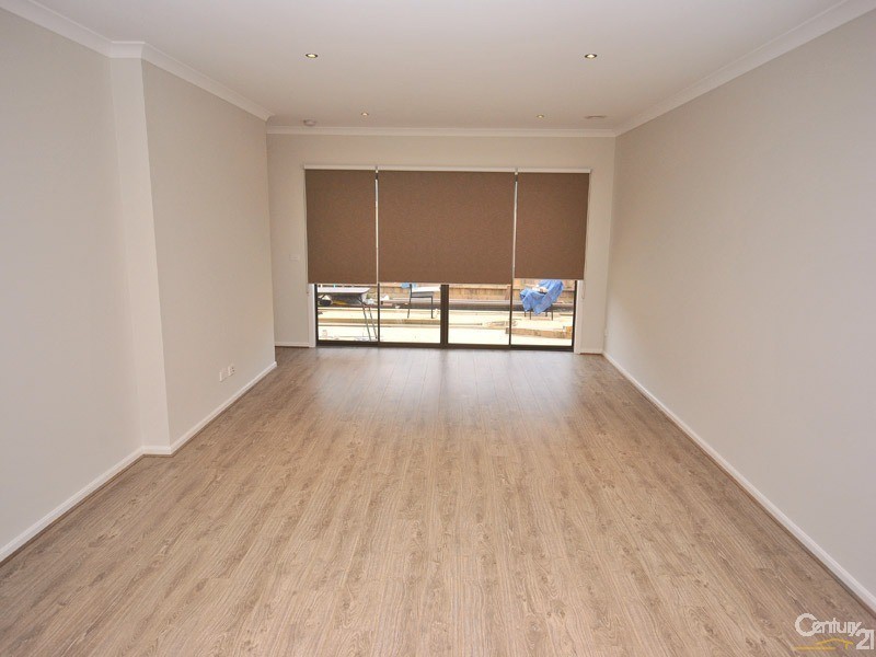 9 Brightstone Drive, Clyde North VIC 3978