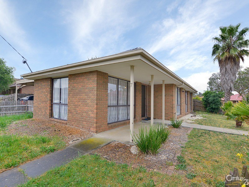 7 General Joshua Drive, Hampton Park VIC 3976