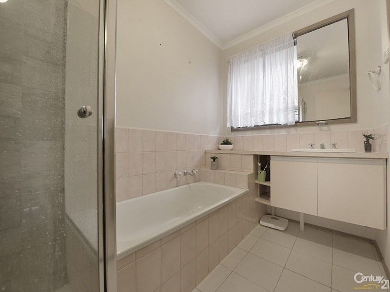 7 General Joshua Drive, Hampton Park VIC 3976