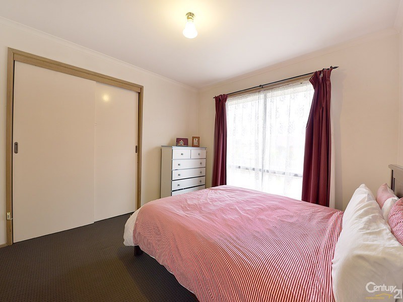 7 General Joshua Drive, Hampton Park VIC 3976
