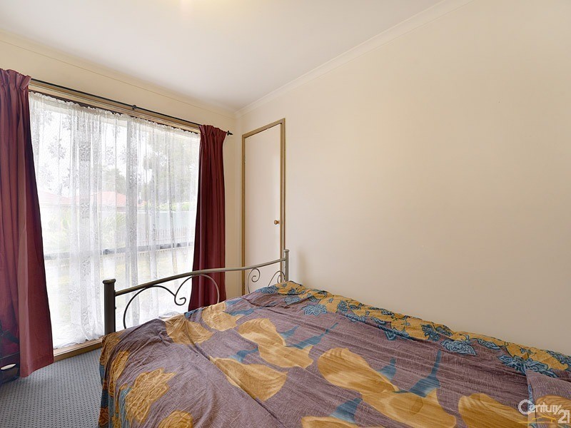 7 General Joshua Drive, Hampton Park VIC 3976