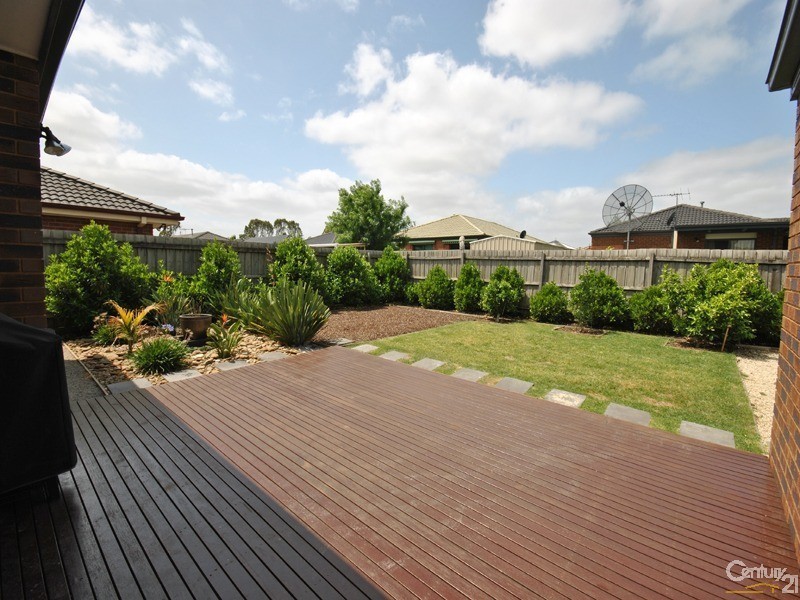 22 Dempster Way, Berwick VIC 3806