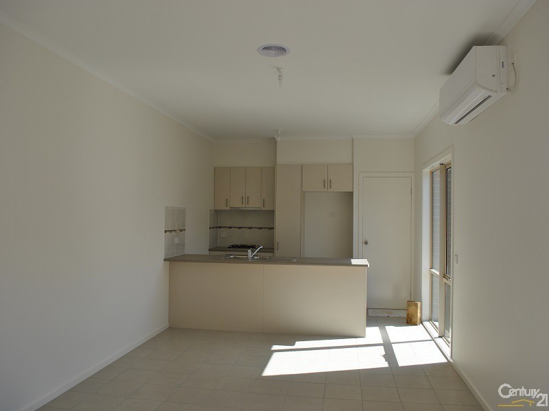 6 Elderberry Alley, Cranbourne North VIC 3977