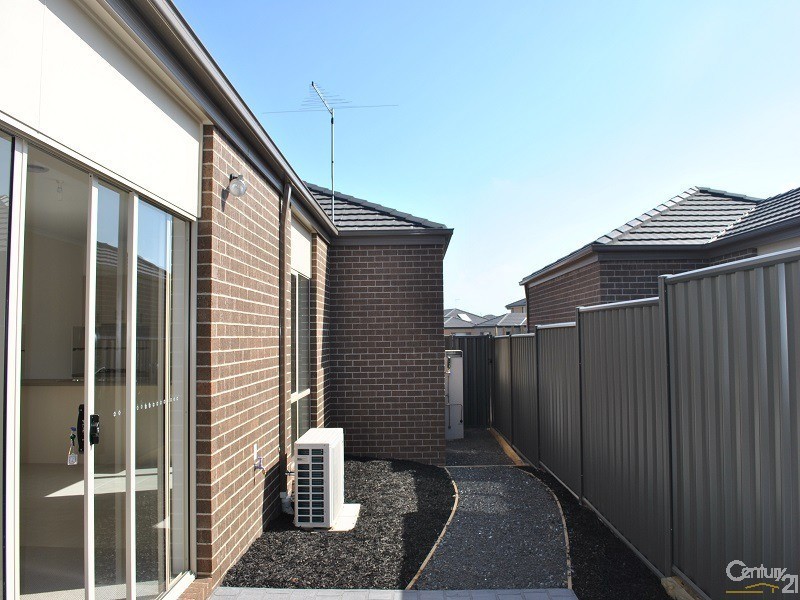 6 Elderberry Alley, Cranbourne North VIC 3977