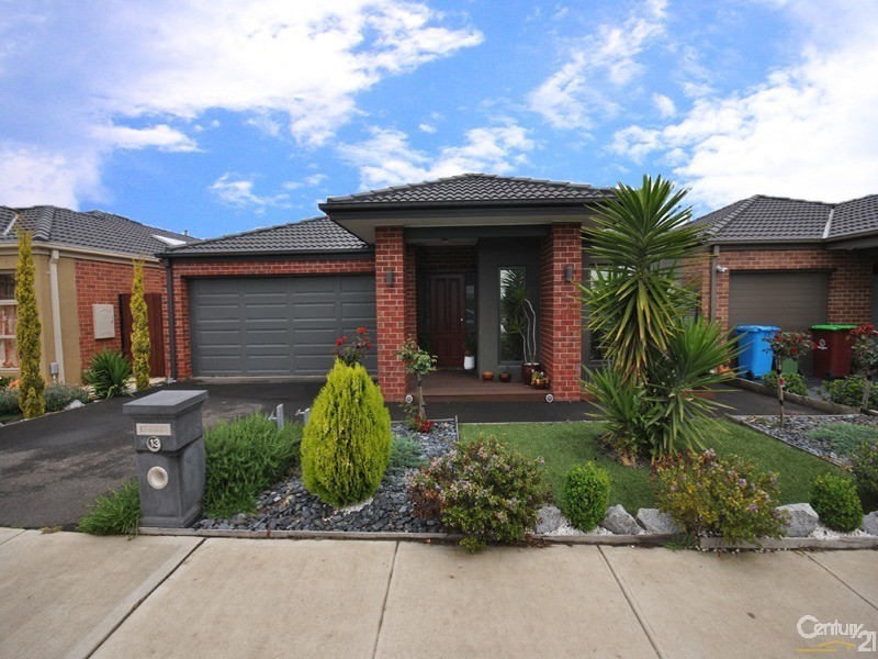 13  Autumn Fields Drive, Cranbourne North VIC 3977