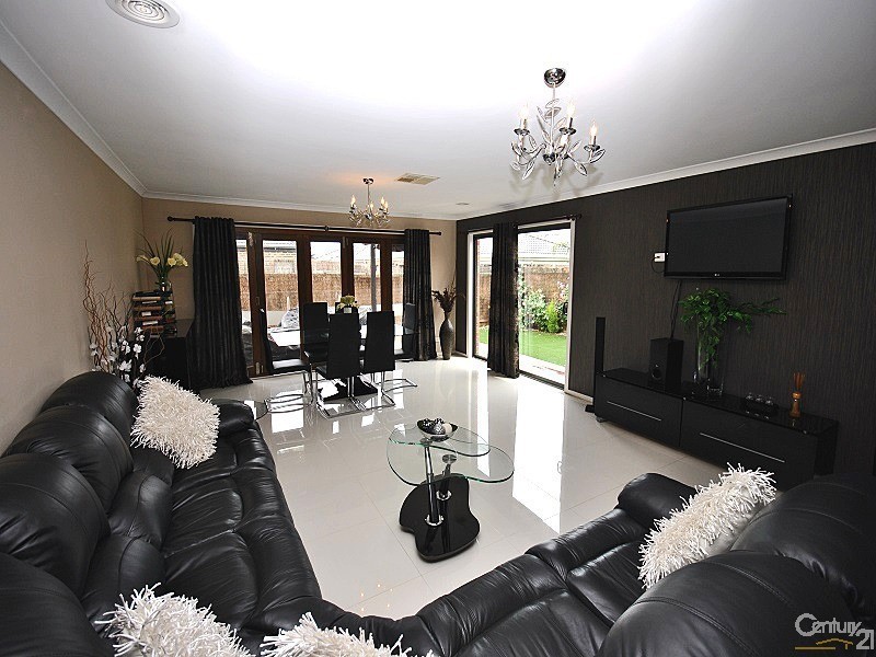 13  Autumn Fields Drive, Cranbourne North VIC 3977