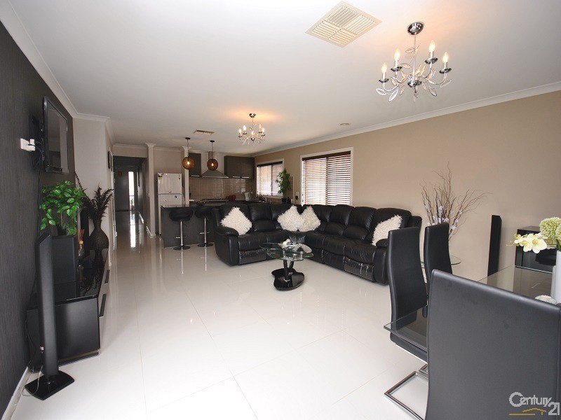 13  Autumn Fields Drive, Cranbourne North VIC 3977