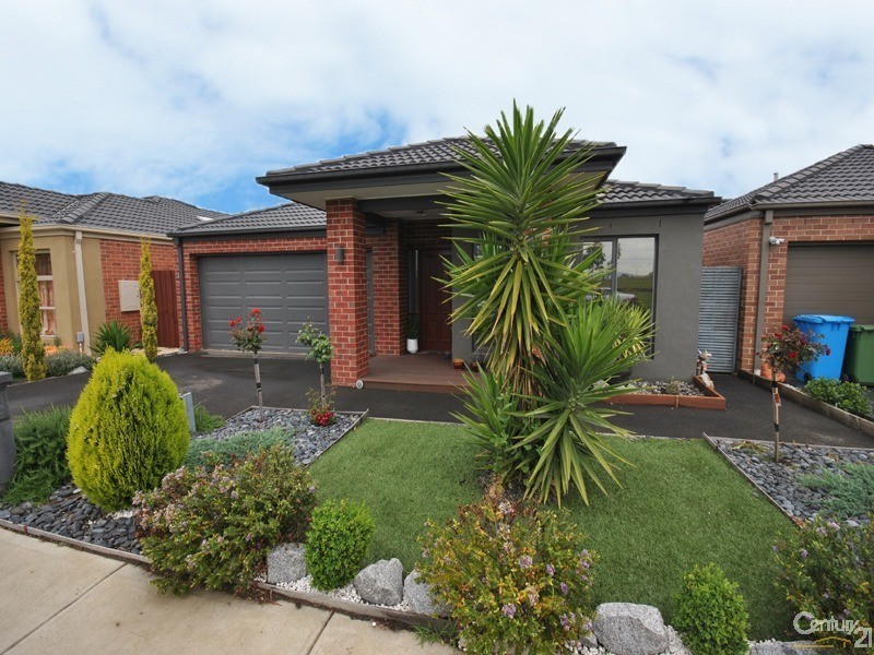 13  Autumn Fields Drive, Cranbourne North VIC 3977