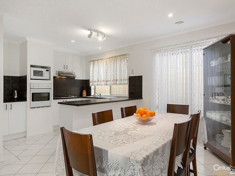 11 Browtop Road, Narre Warren VIC 3805