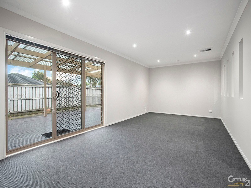 8 Crane Street, Berwick VIC 3806