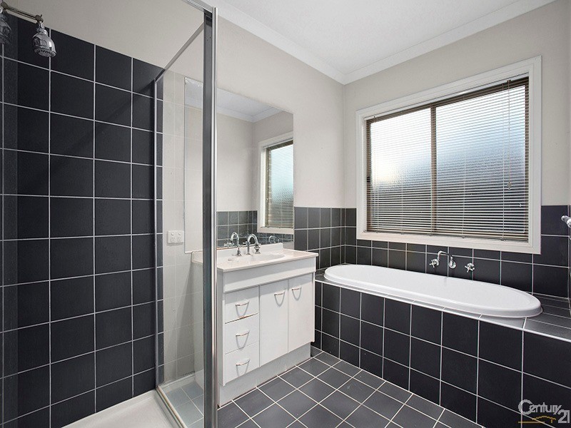 8 Crane Street, Berwick VIC 3806