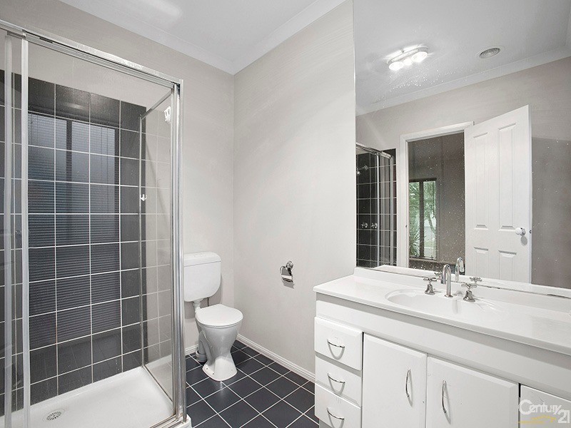 8 Crane Street, Berwick VIC 3806