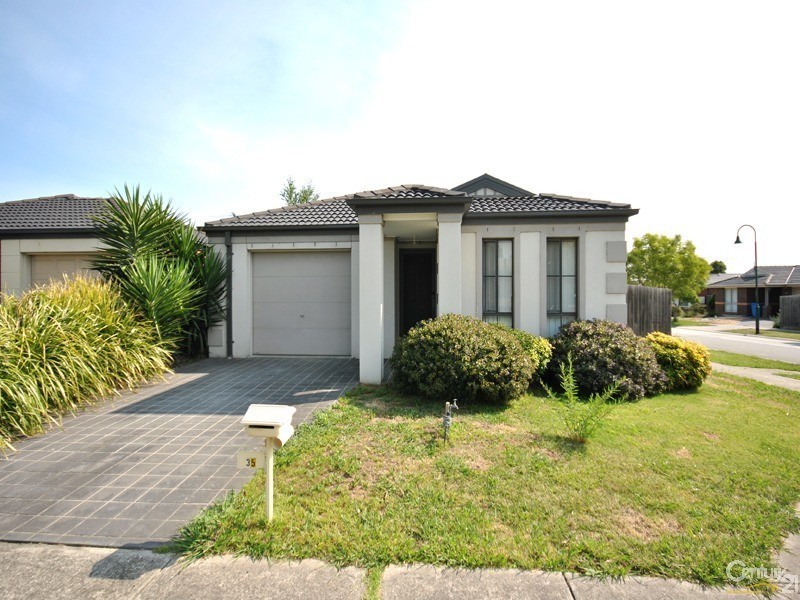 35 Melzak Way, Berwick VIC 3806