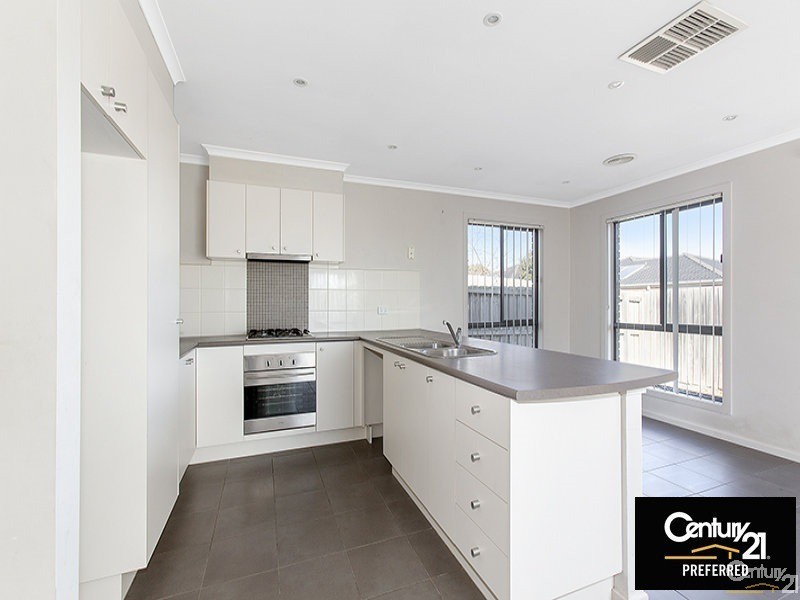 35 Melzak Way, Berwick VIC 3806
