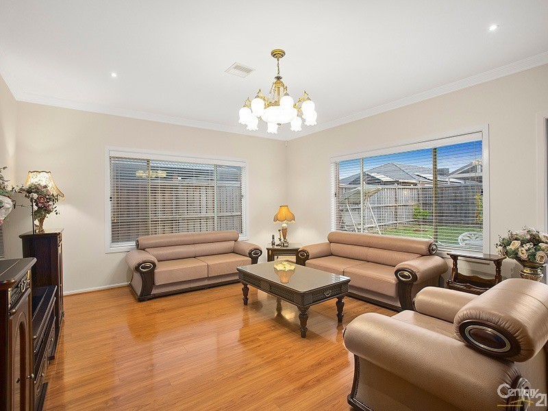 48 Charlbury Crescent, Cranbourne North VIC 3977