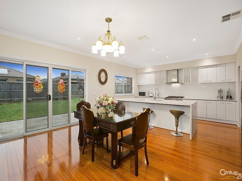 48 Charlbury Crescent, Cranbourne North VIC 3977