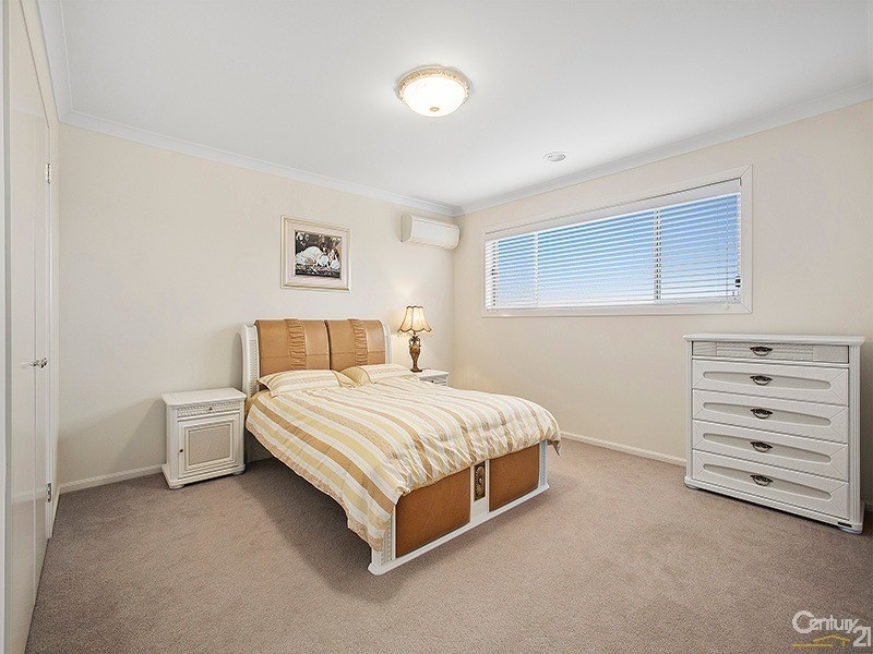48 Charlbury Crescent, Cranbourne North VIC 3977