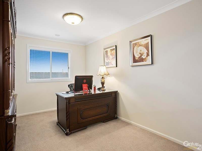 48 Charlbury Crescent, Cranbourne North VIC 3977