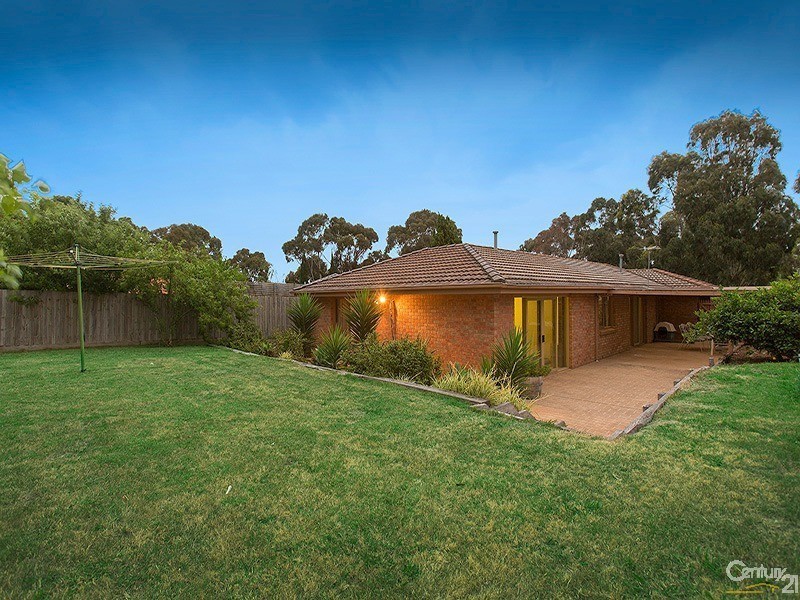 4 Wimmera Court, Berwick VIC 3806