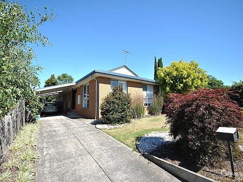 15 Van Der Haar Avenue, Berwick VIC 3806