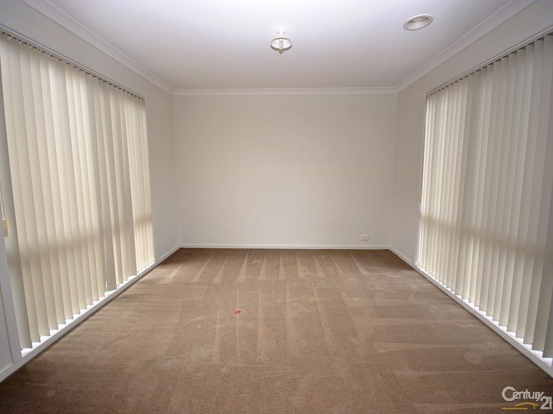 60 Kosta Boda Boulevard, Pakenham VIC 3810