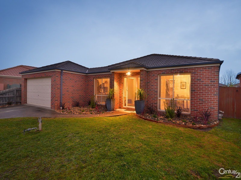 7 Glen Erin Way, Berwick VIC 3806