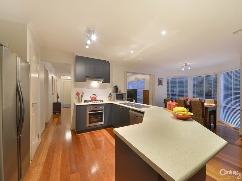 7 Glen Erin Way, Berwick VIC 3806